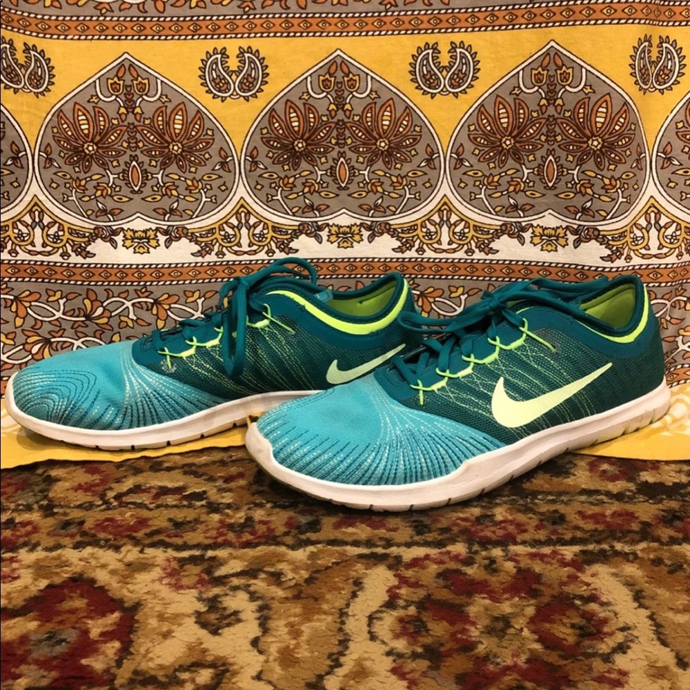 NIKE TRAINING SHOES